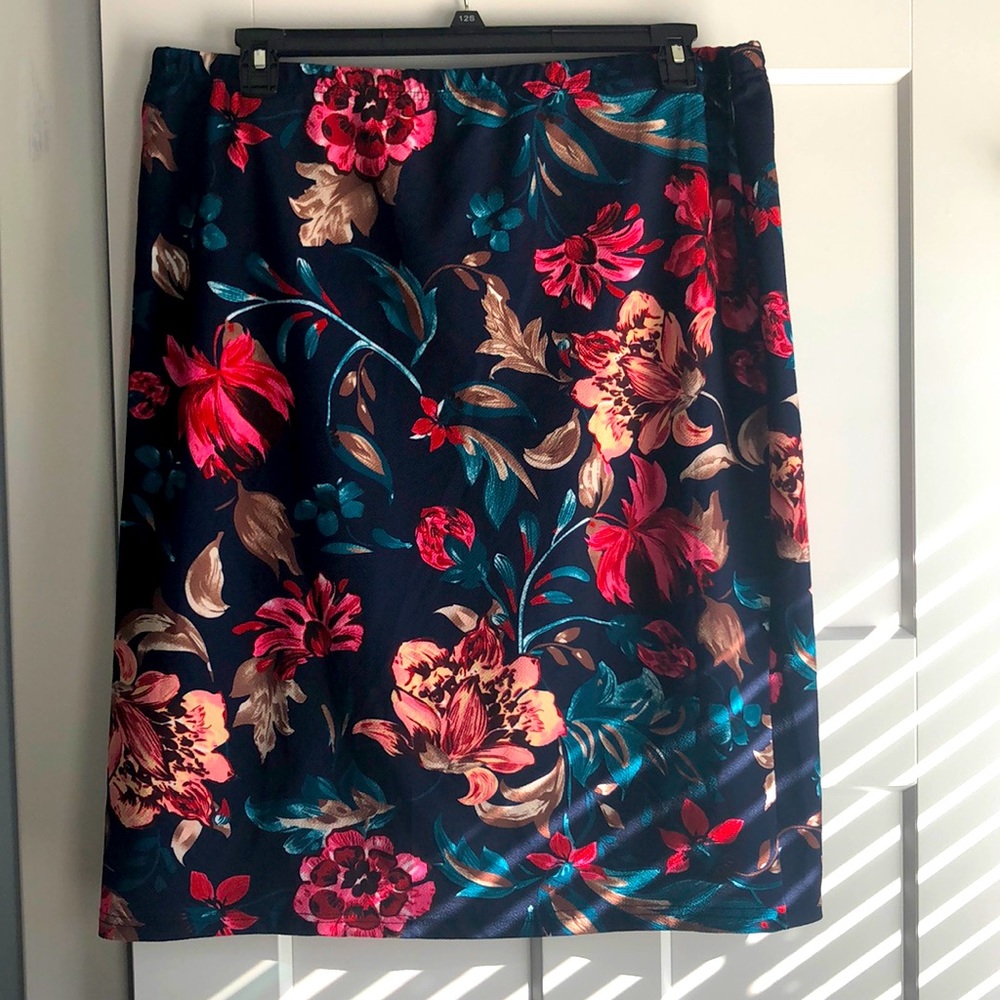 Plus size navy floral pencil skirt